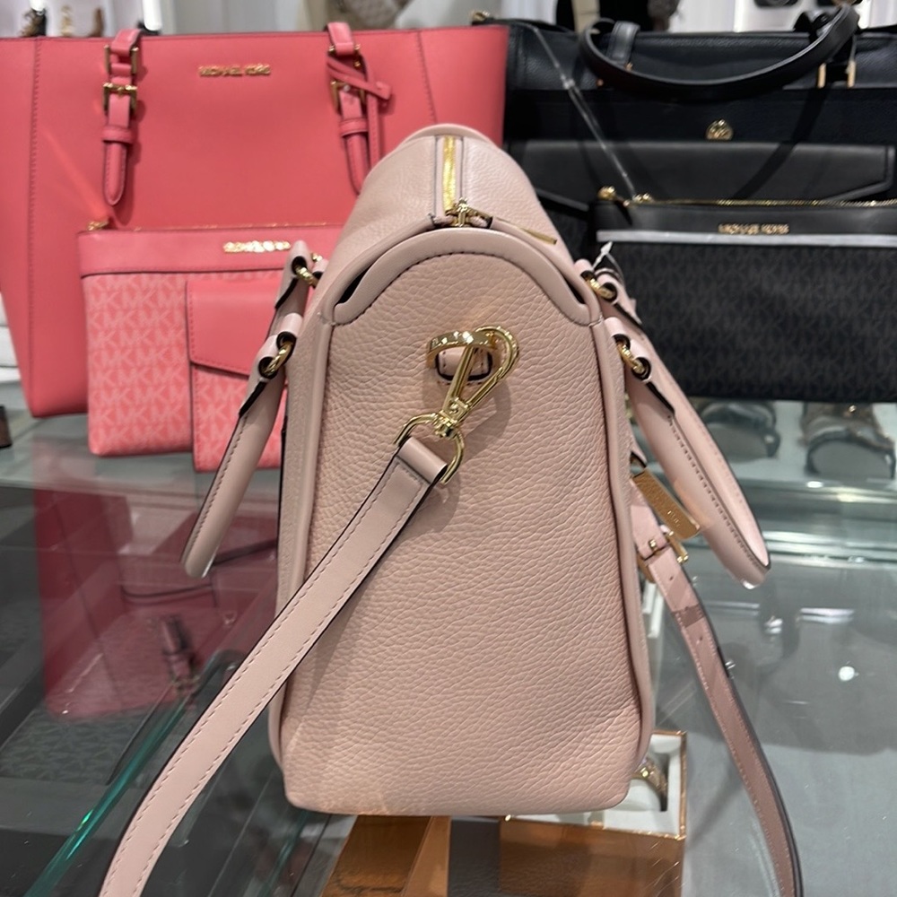 MICHAEL KORS 
Carine Large Pebbled Leather Top Zip Satchel
Powder Blush
NWT - Picture 5 of 16